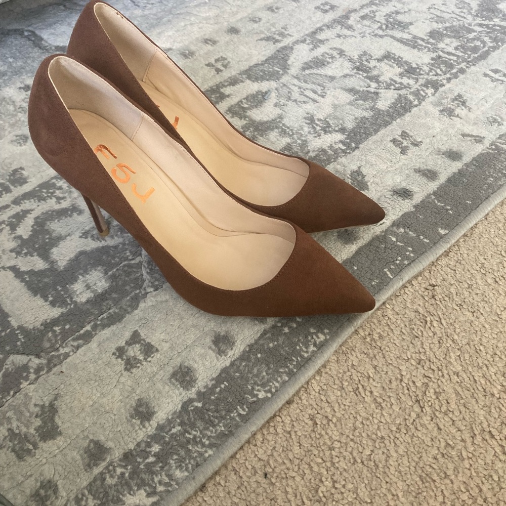 Beautiful brown/ nude heels